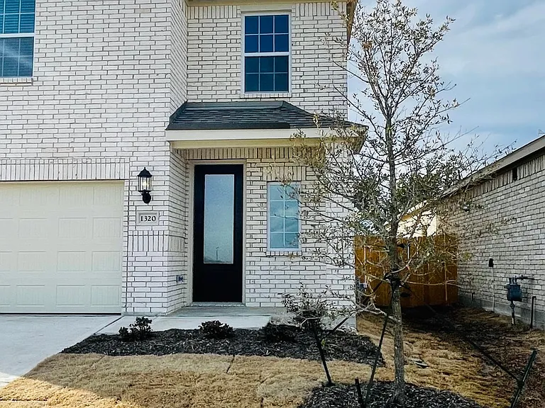 1320 Windermere Way — Photo 2