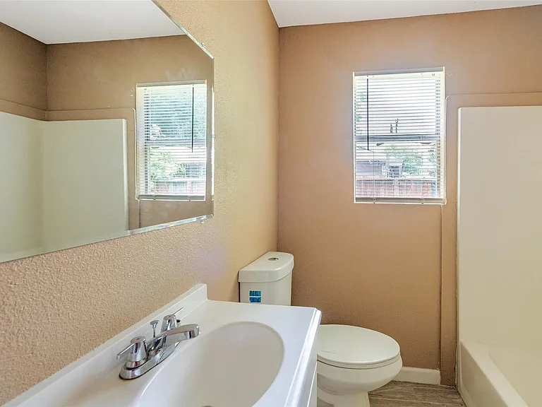 202 Norview Dr — Photo 12