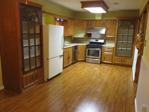 4th image of 630 E Johnson St