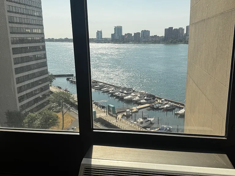300 Riverfront Dr #11G — Photo 3