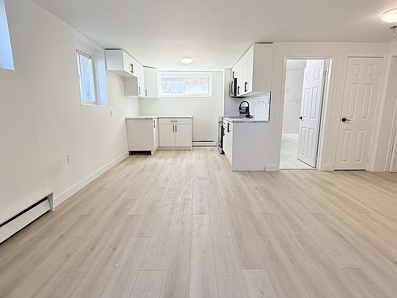 4th image of 359 Hilton Ave