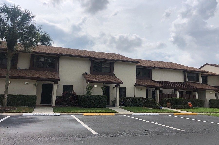 2nd image of 4347 Carambola Cir N