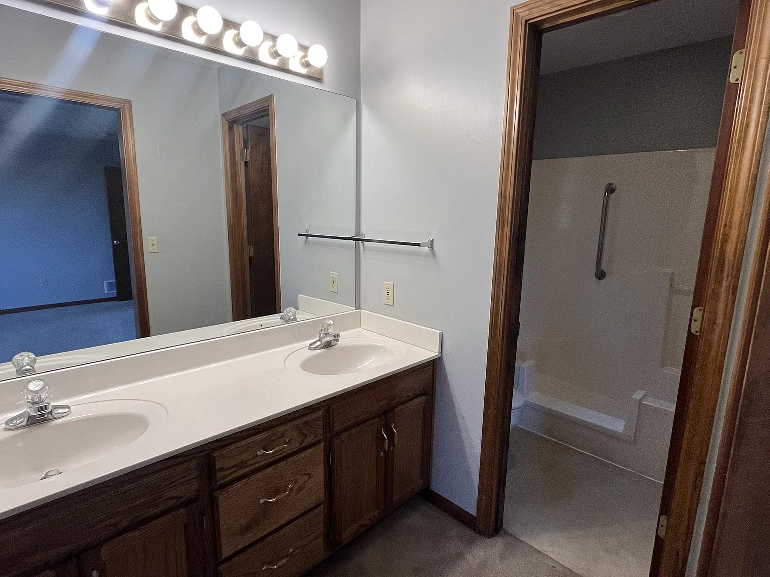 1007 Foxridge Dr - 1 — Photo 4