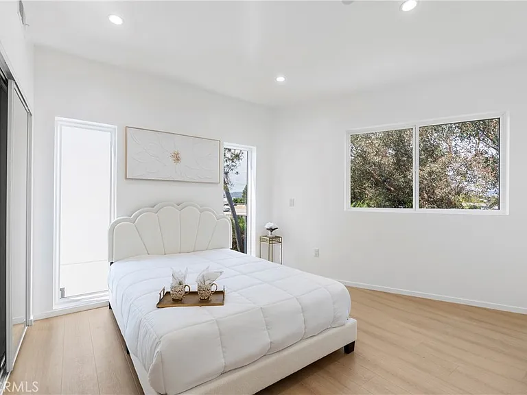 2515 Alsace Ave #1/2 — Photo 12