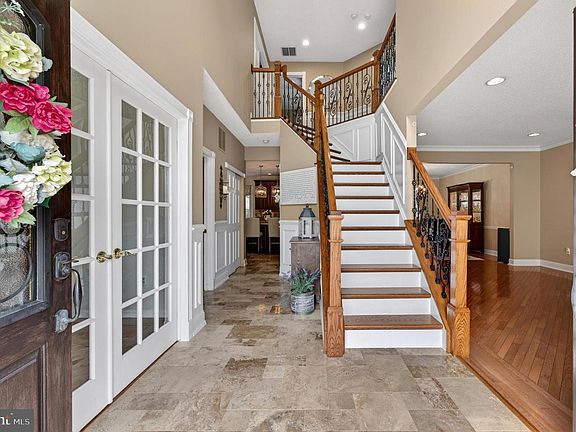 4th image of 55 Parry Dr