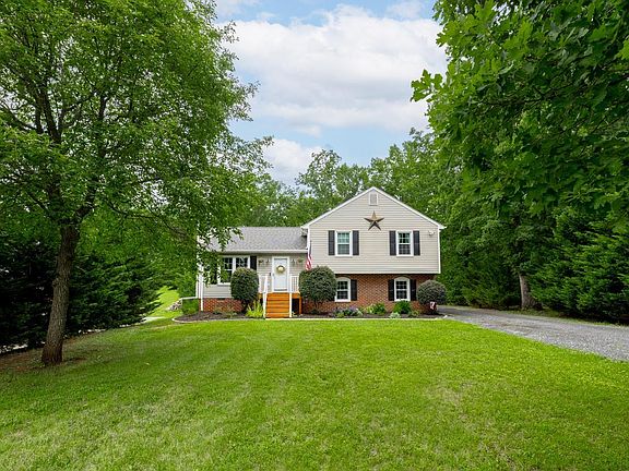 3rd image of 2217 Sunburst Rd