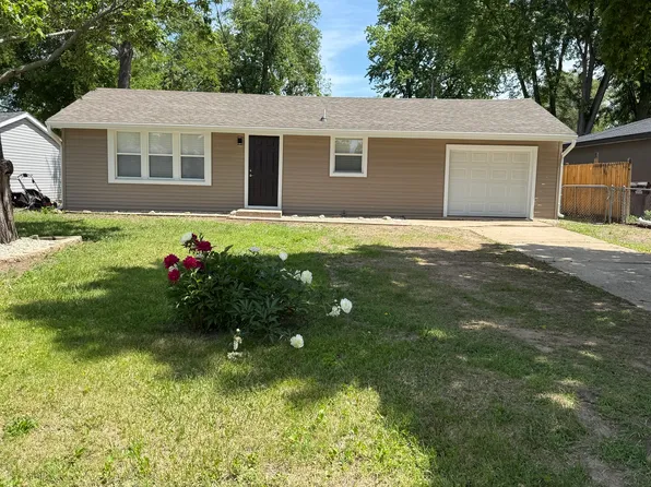 7817 Shore Dr, Machesney Park, IL 61115