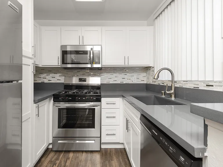CentrePointe Apartments — Photo 13