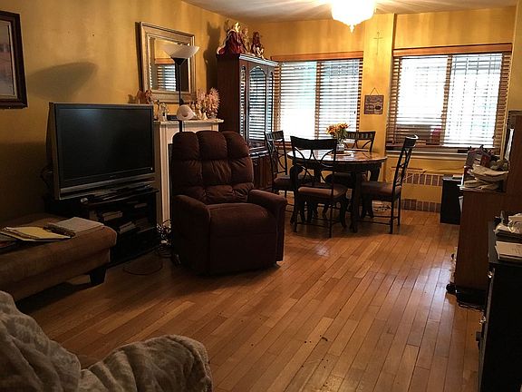 3rd image of 164-18 72nd Ave