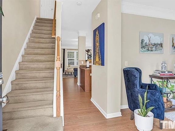 5th image of 609 Elm Ave