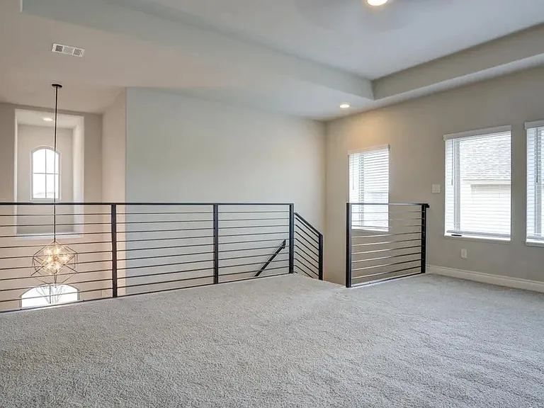 1222 Cadogan Squire — Photo 13