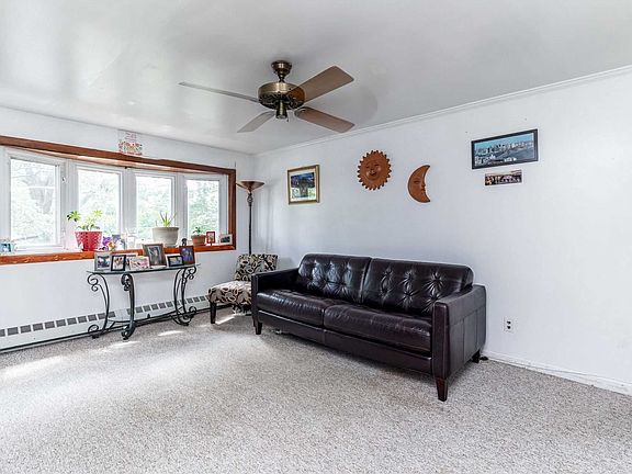 3rd image of 180 Emporia Ave