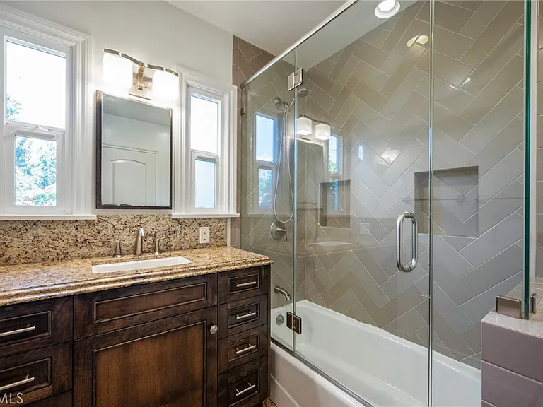 2526 Purdue Ave — Photo 18