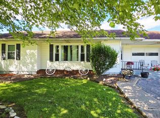 1933 College Dr, Mount Carmel, IL 62863