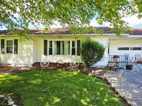 1933 College Dr, Mount Carmel, IL 62863