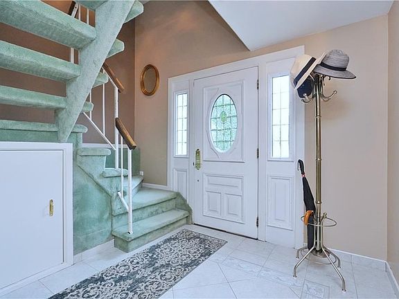 4th image of 598 Barlow Ave