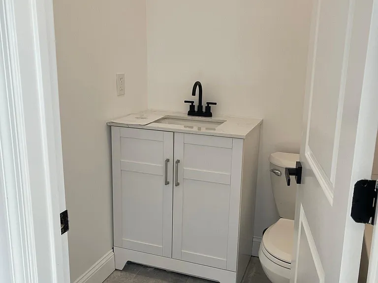 110 Beloit Ave #D — Photo 1