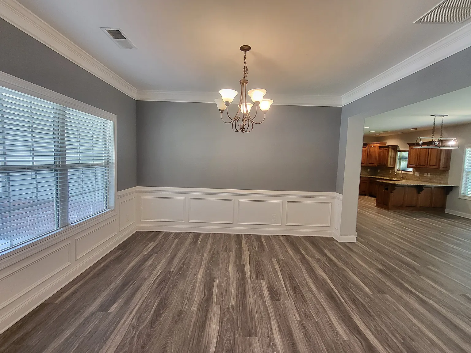 4 bed, 2.5 bath, 2644 sqft, $2,500 — Photo 3