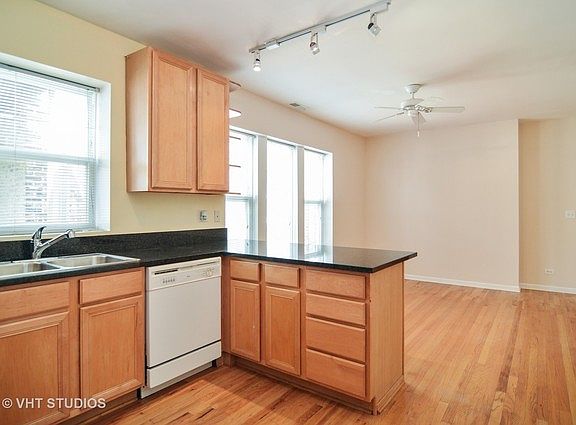 4th image of 4942 N Rockwell St