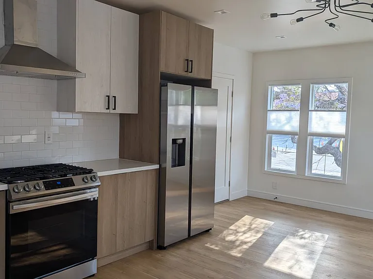 1127 1/2 Lodi Pl — Photo 2