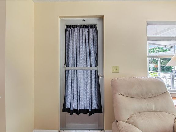 5th image of 31 WOODLAND CIRCLE