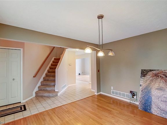 5th image of 806 Stonington Ct