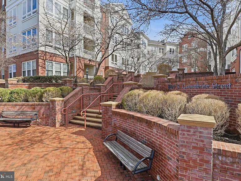 801 S Greenbrier St #103 — Photo 5