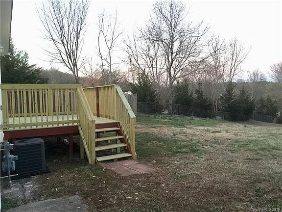 5th image of 3634 Robinson Cir