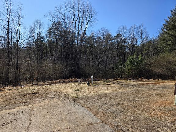 5th image of 15 Spruce Pine Ln