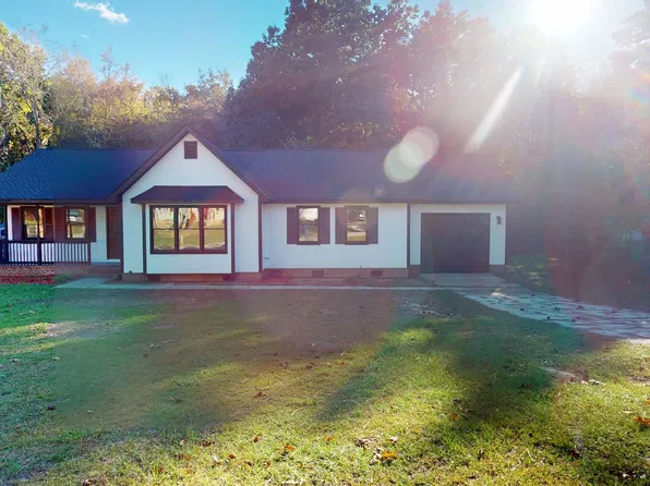 7462 Beaver Run Dr, Fayetteville, NC 28314