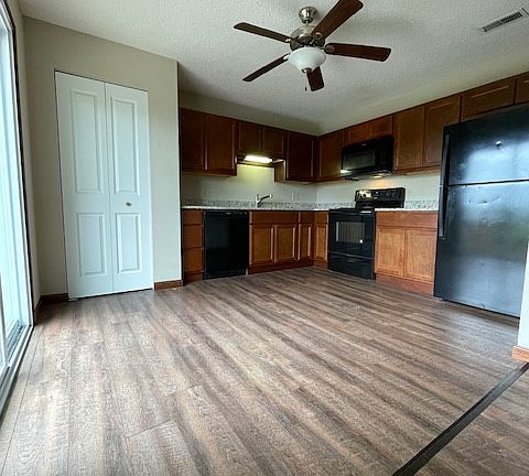 3rd image of 2 Quail Hollow Ct APT D