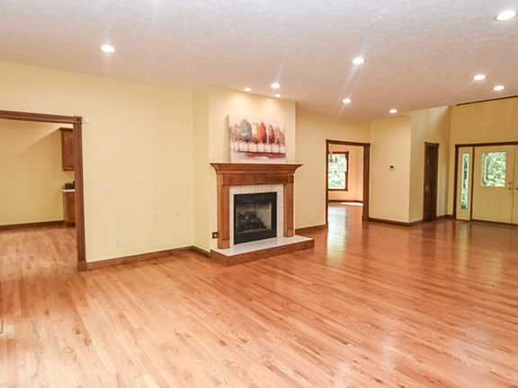 3rd image of 7810 N Wexford Ct