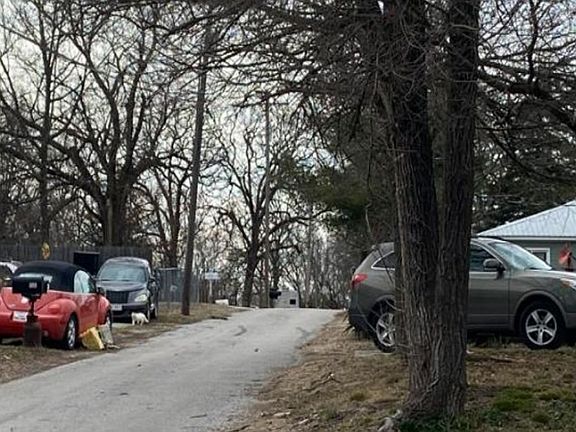 Exterior Neighborhood (street photo)