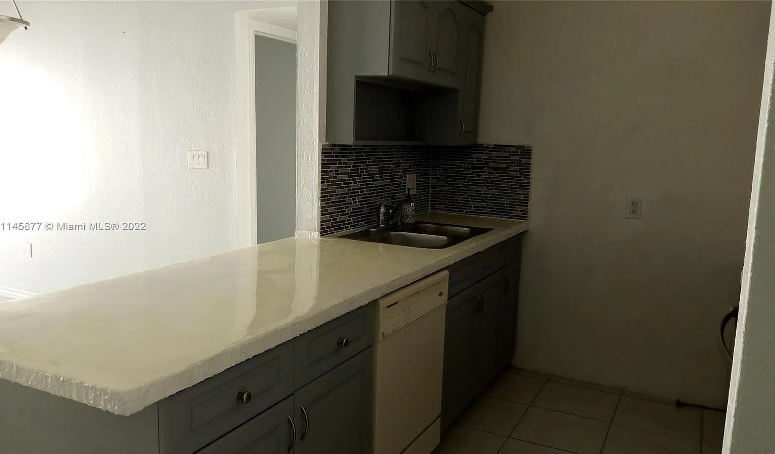 2 bed, 846 sqft, $2,200 — Photo 3