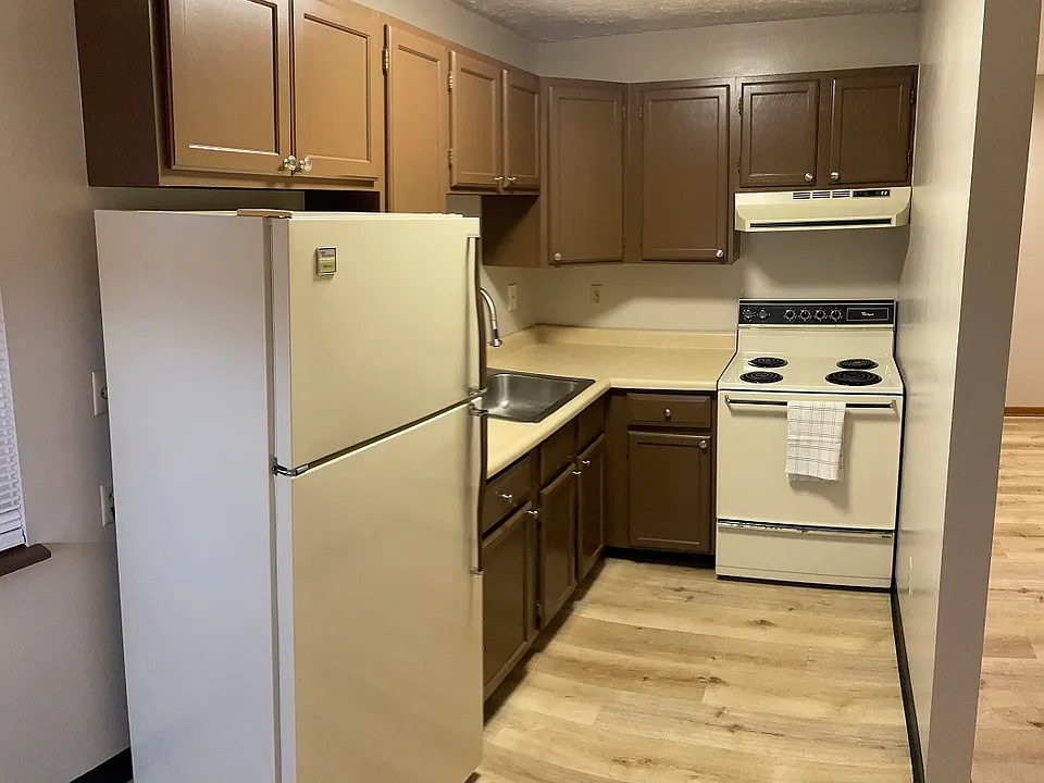 220 Spring Ave #4
