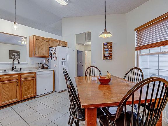 3rd image of 901 Kreider Ct