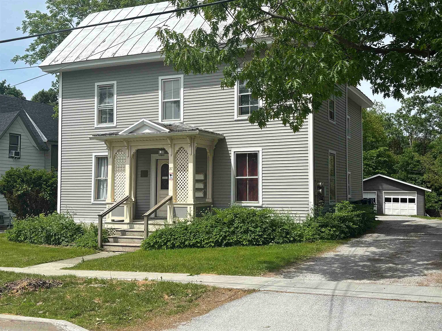 3 bed, 1.0 bath, 1400 sqft, $2,000 — Photo 2