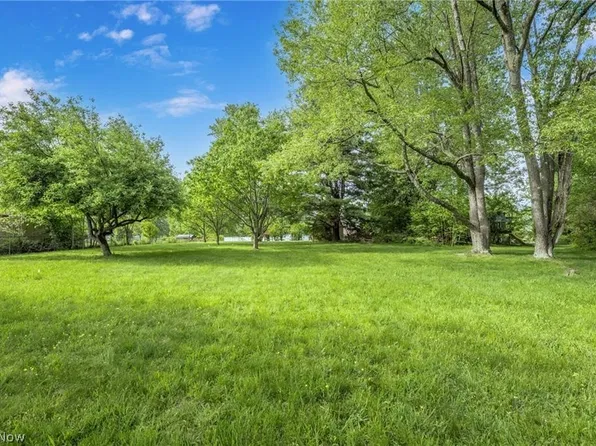 2607 Wise Rd, North Canton, OH 44720
