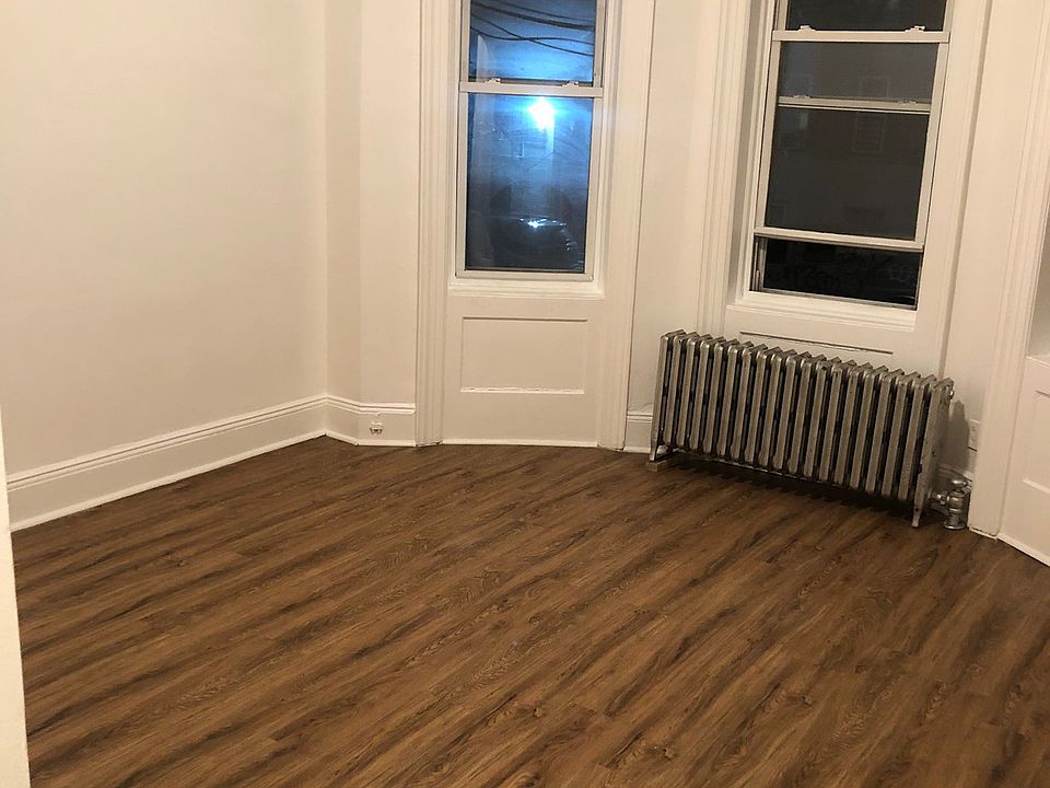 2nd image of 2884 Valentine Ave APT 3
