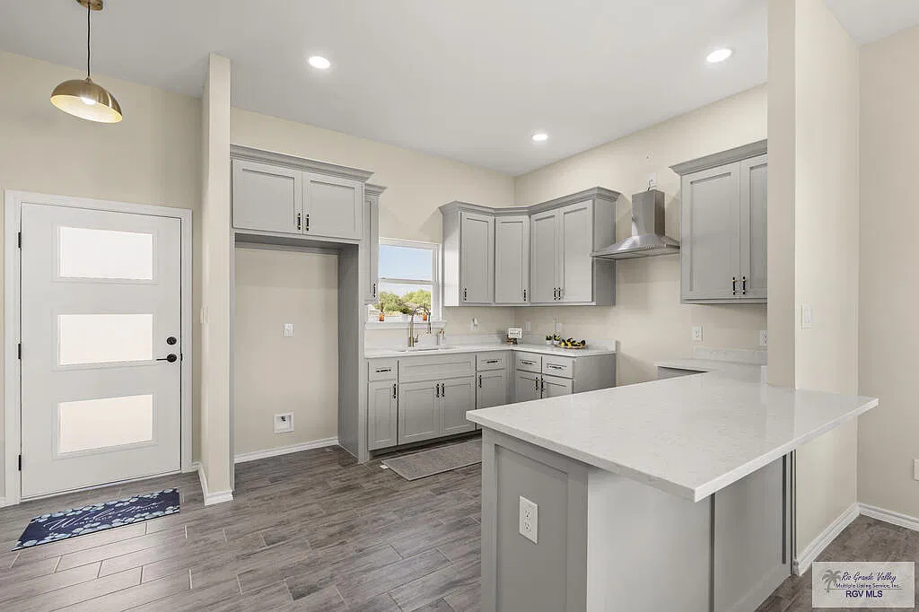 3 bed, 2.0 bath, 1225 sqft, $1,850 — Photo 3