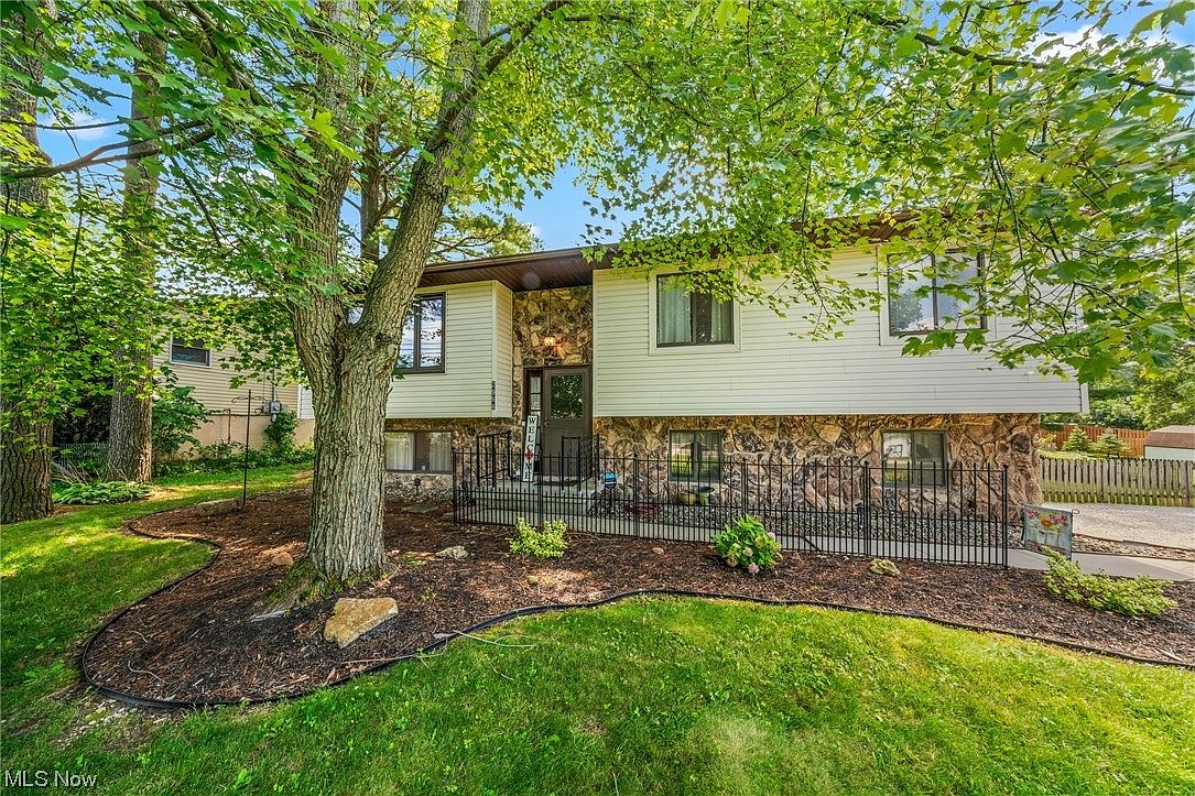 2986 Sandy Lake Rd, Ravenna, OH 44266 Zillow