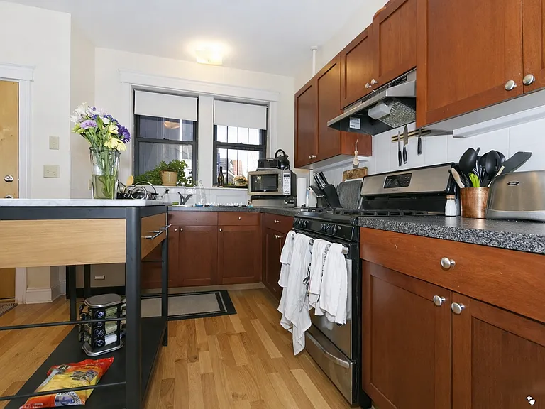 76 Quint Ave #2 — Photo 6