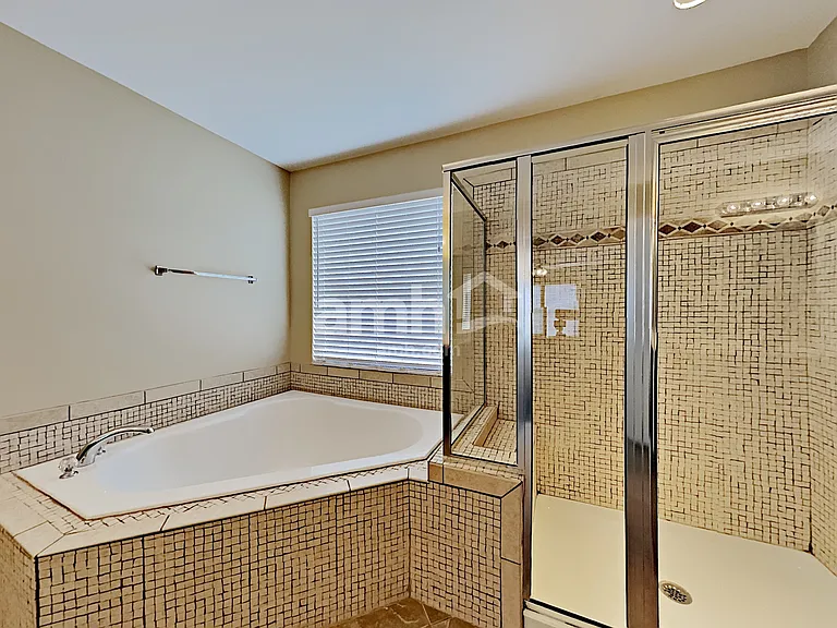 1048 Oakhall Dr — Photo 10