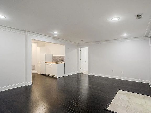 4th image of 7812 Lake Dr #Basement