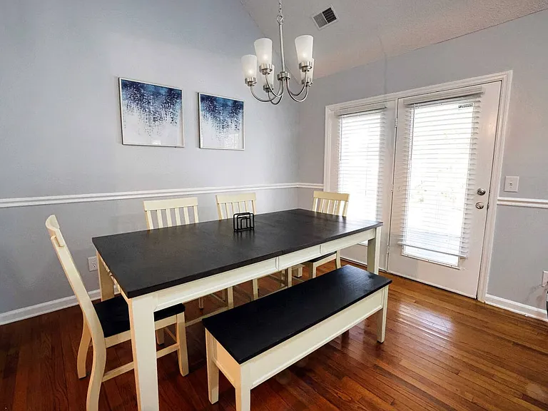 5456 Roxbury Dr — Photo 10