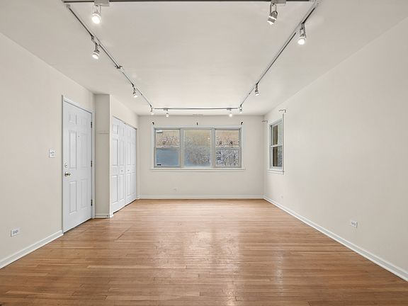 4th image of 1538 W Chase Ave APT 1N