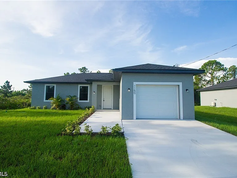 1150 Darling St E — Photo 1