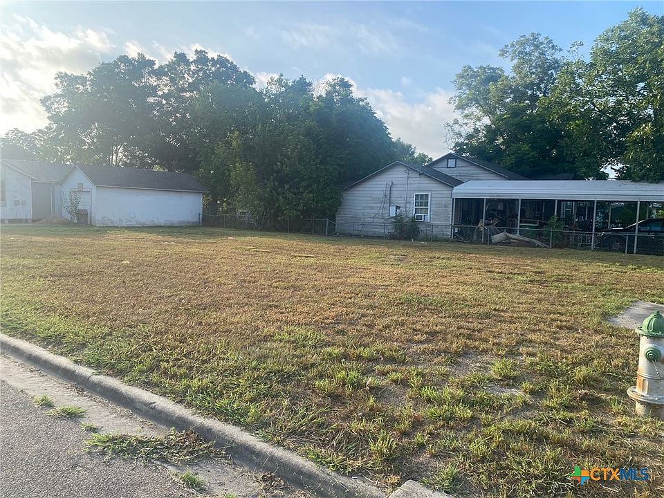 2nd image of 808 N Jecker St