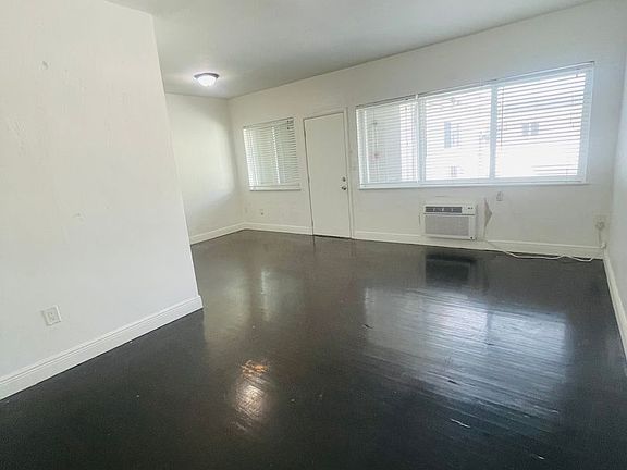 3rd image of 101 Antiquera Ave APT 9