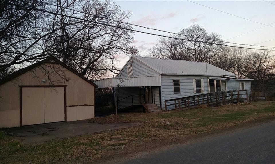 1st image of 103 Whispering Oaks Trl